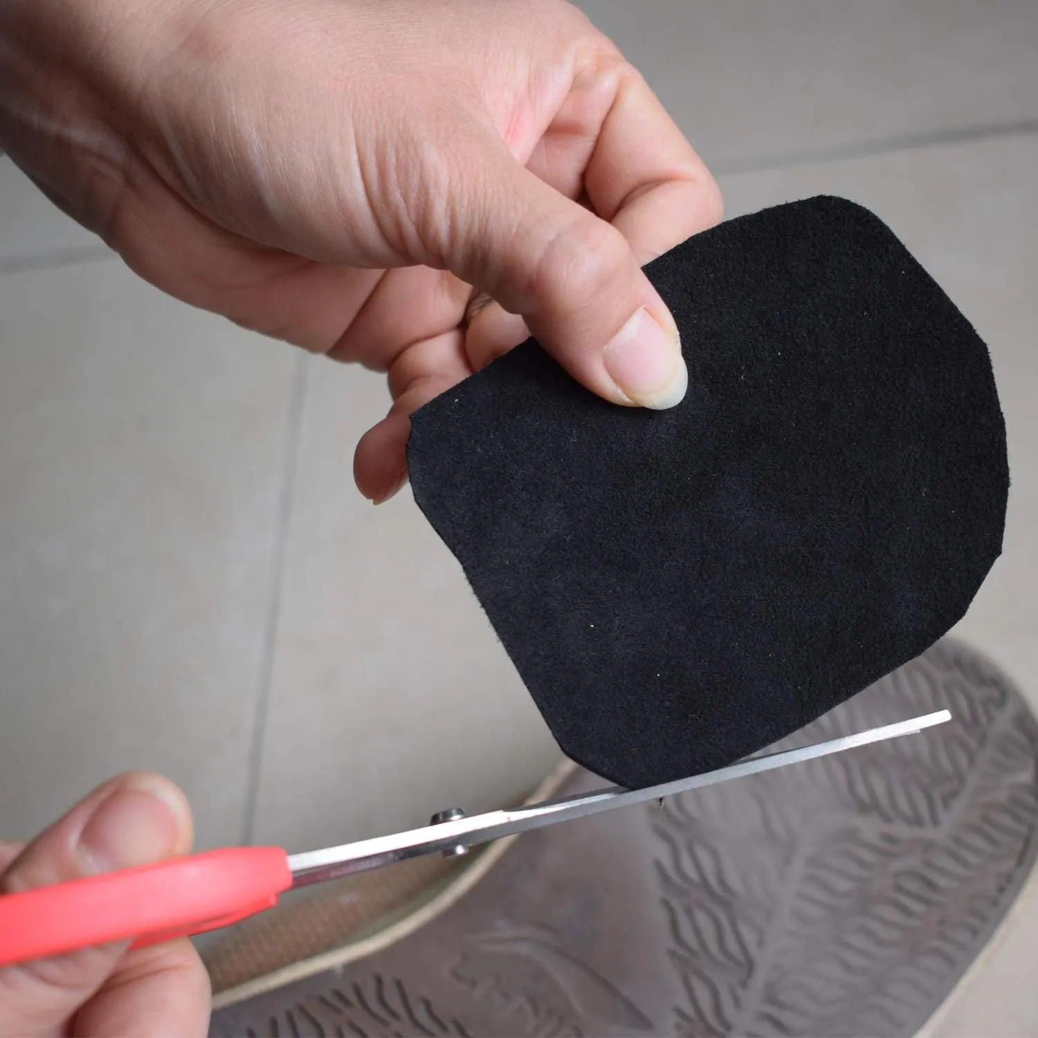 Stick-on Suede Friction-reducing Dance Soles for, Easy pivoting and Sliding on Sticky Indoor Dance Floors, Self-Adhesive Non-Slip High-Heeled Shoes Sole Protector Pads Sticker
